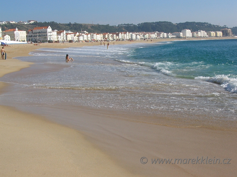 Nazare plaz, vlny byly docela drsny